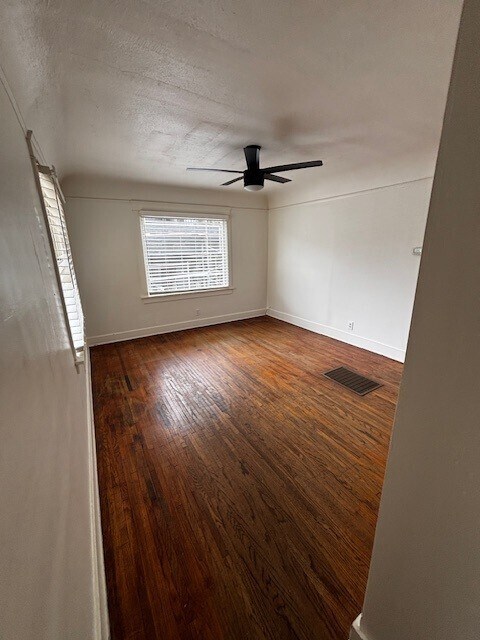 Office/Dining room - 138 W Glaucus St