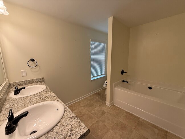 Foto del edificio - 1050 Mcconaughy Ct