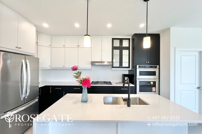 Photo du bâtiment - Brand New 5-Bedroom, 3.5-Bath Home in Lond...