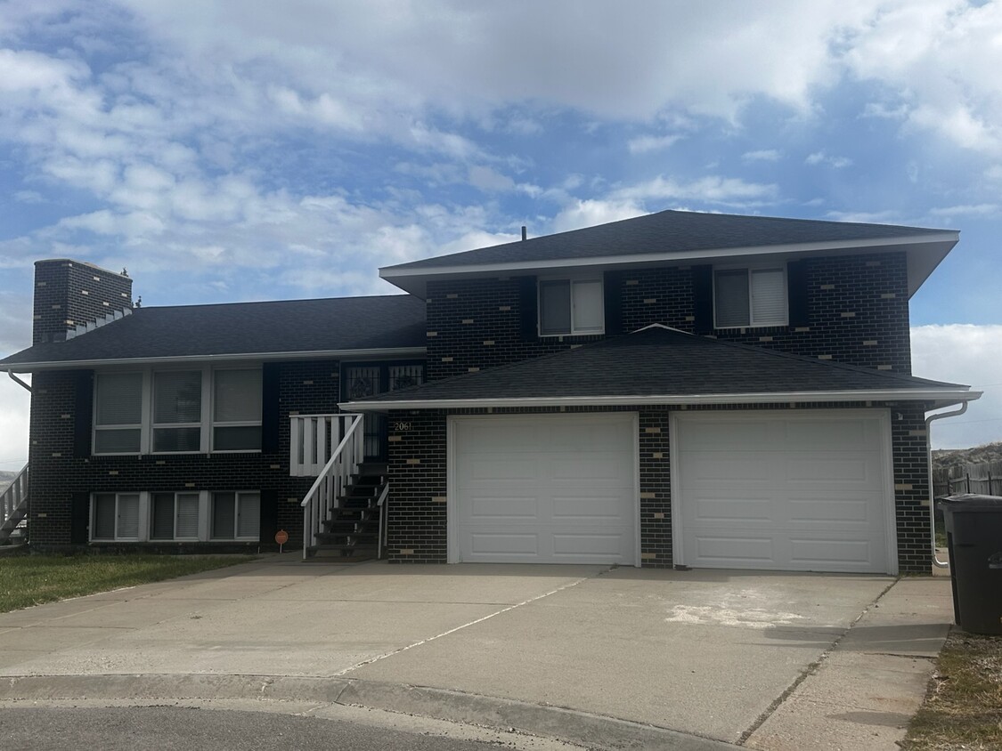 Primary Photo - 2061 Royal Ct