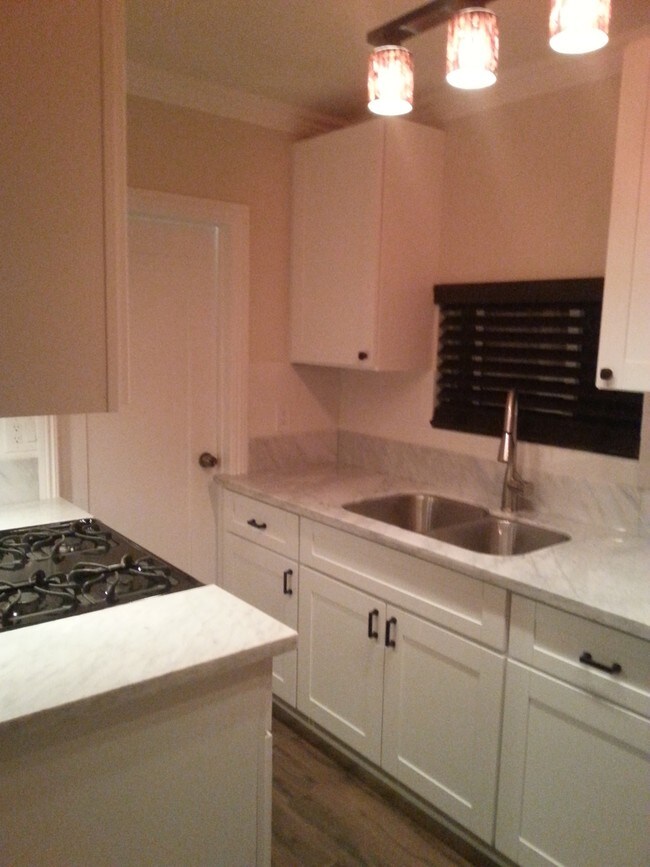 Foto del edificio - 4316 Clinton St