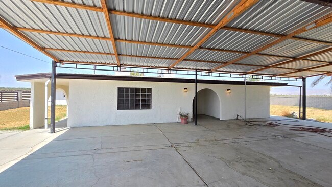 Foto del edificio - 62101 Tyler St