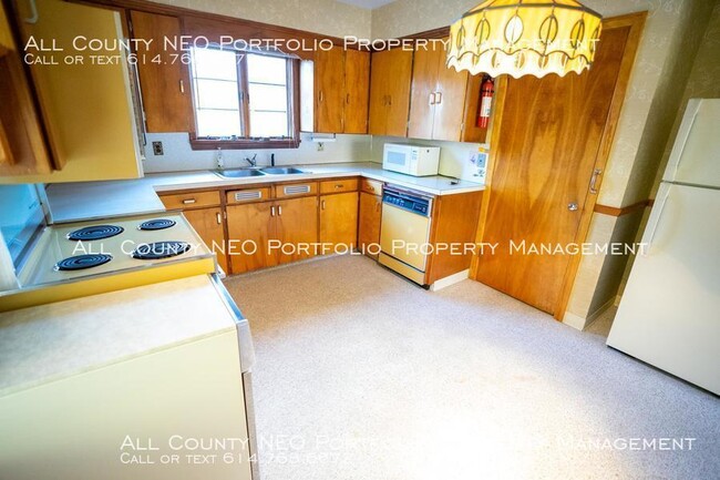 Building Photo - 2873 Zollinger Rd