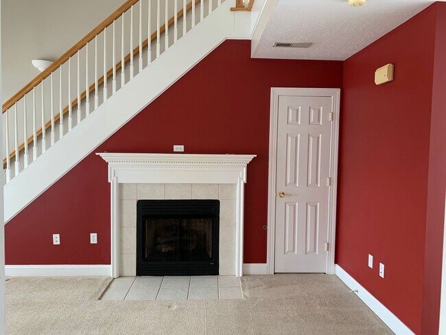 Foto del edificio - 3 Bedroom 2.5 Bath End Unit Townhouse