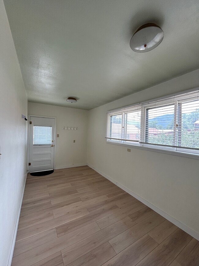 Foto del edificio - 219 E 7th St