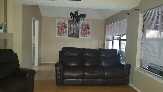 Foto del edificio - 1554 Sunswept Terrace
