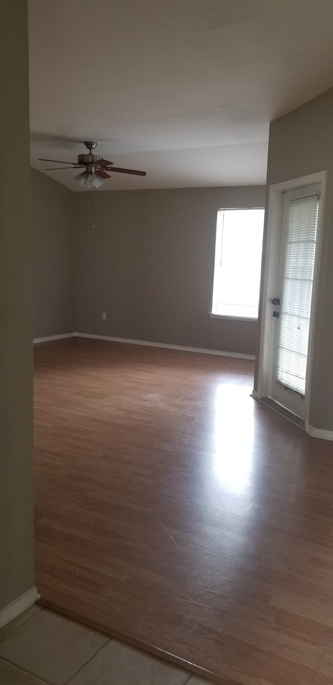 Building Photo - 404 Summit Ridge Pl
