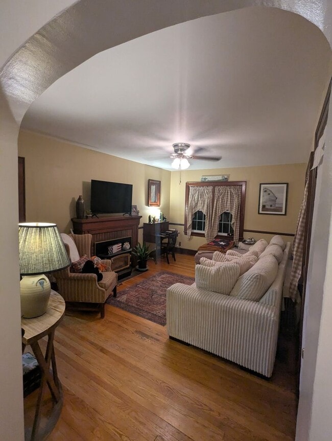 Building Photo - 4 bedroom 2 bath house in Blacksburg VA