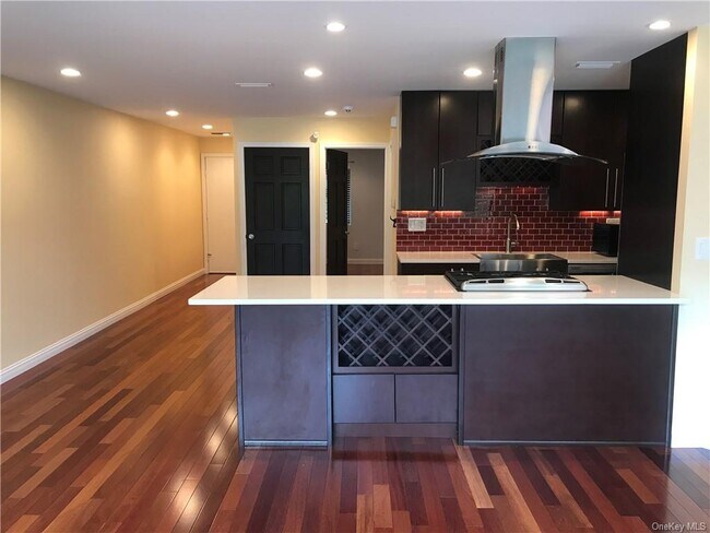 Foto del edificio - 150 N Bedford Rd