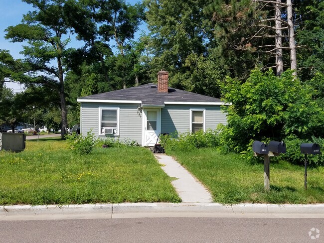 Building Photo - 536 Princeton St