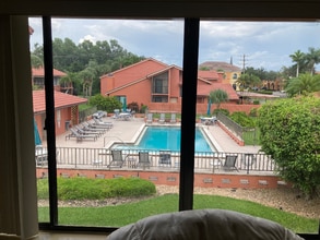 Building Photo - 114 Cypress Way E