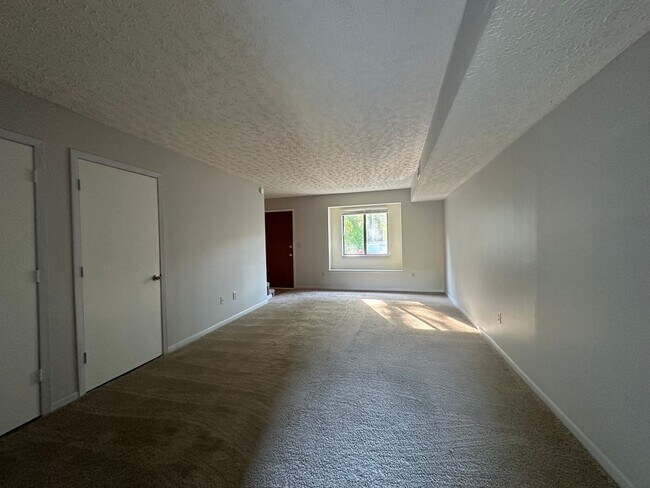 Building Photo - 2 Bedrooms 1.5 baths Townhouse, Kingsport TN