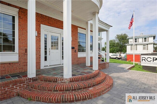 Foto del edificio - 215 Washington Rd
