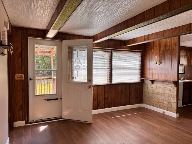 Foto del edificio - 3 Bed, 1.5 bath mobile home