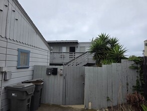 Building Photo - 1215 S Ditmar St