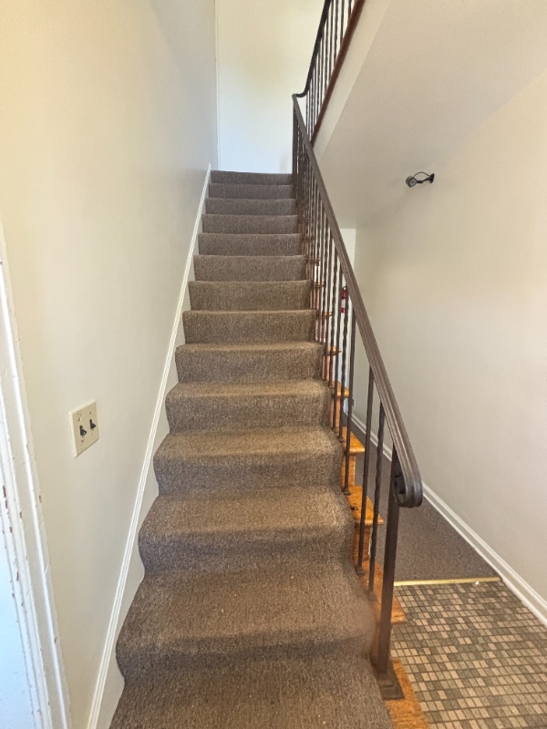 Building Photo - 142 N Riverview Dr