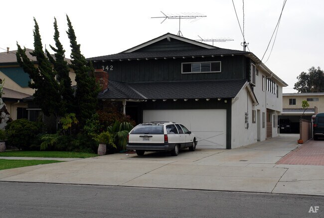 5 unit building - 342 Stepney St