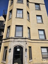 Building Photo - 2816 W Arthur Ave