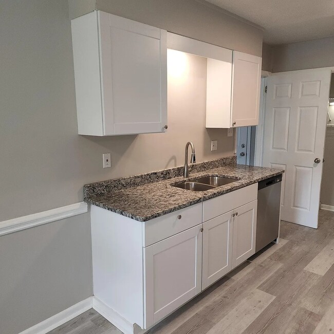 Building Photo - 211 Kirkland Pl