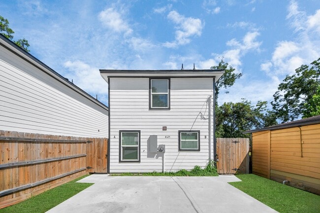 Building Photo - 8125 Laura Koppe Rd