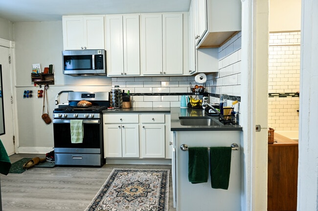 Kitchen - 2477-2479 N Dousman St