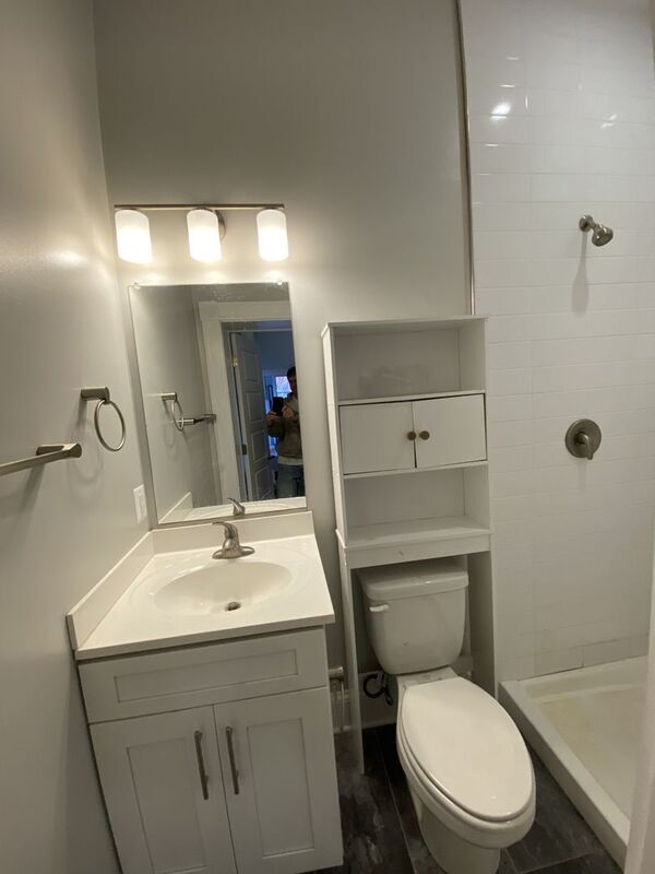 Building Photo - 911 S Ellwood Ave