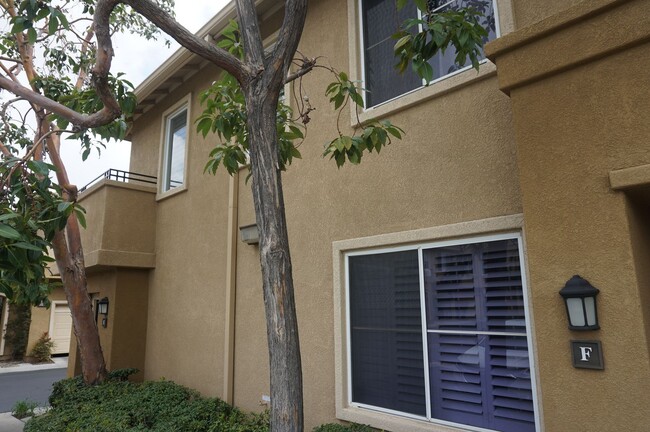 Foto del edificio - Charming Upper End Unit 2 Bed 2 Bath Condo