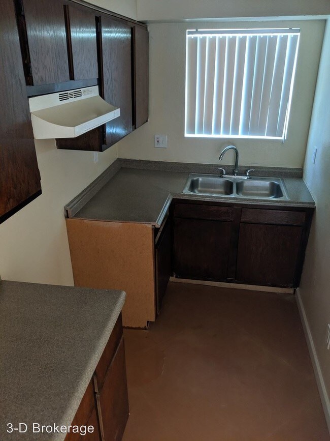 Building Photo - 3038 N Estrella Ave
