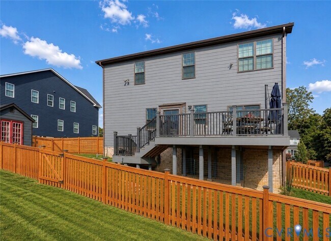 Foto del edificio - 9327 Janeway Dr