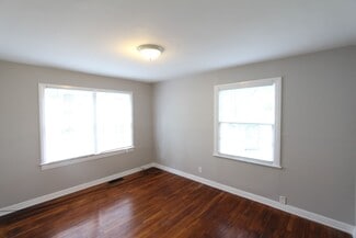 Building Photo - 901 Meadowbrook Dr