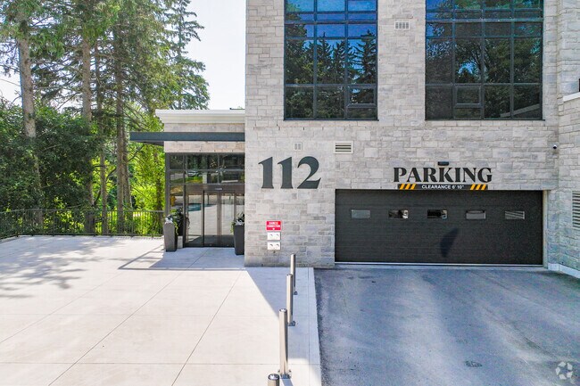 Entrance - 112 St James