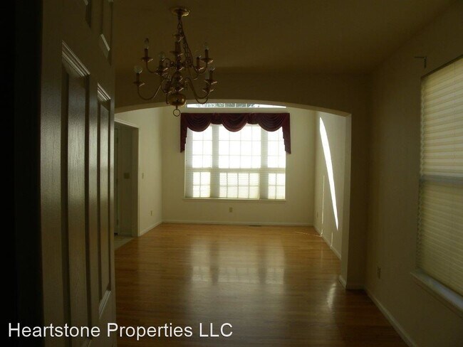 Building Photo - 5 br, 3.5 bath House - 723 Huntington Drive