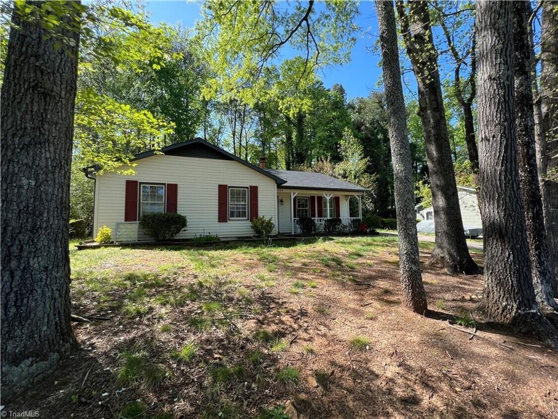 Foto principal - A Cozy 3 Bedroom, 2 Bathroom Home