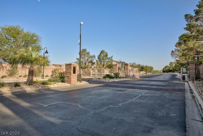 Foto del edificio - 8800 Horizon Wind Ave