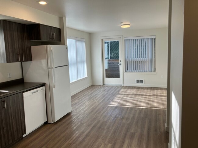 Building Photo - Madrona Square