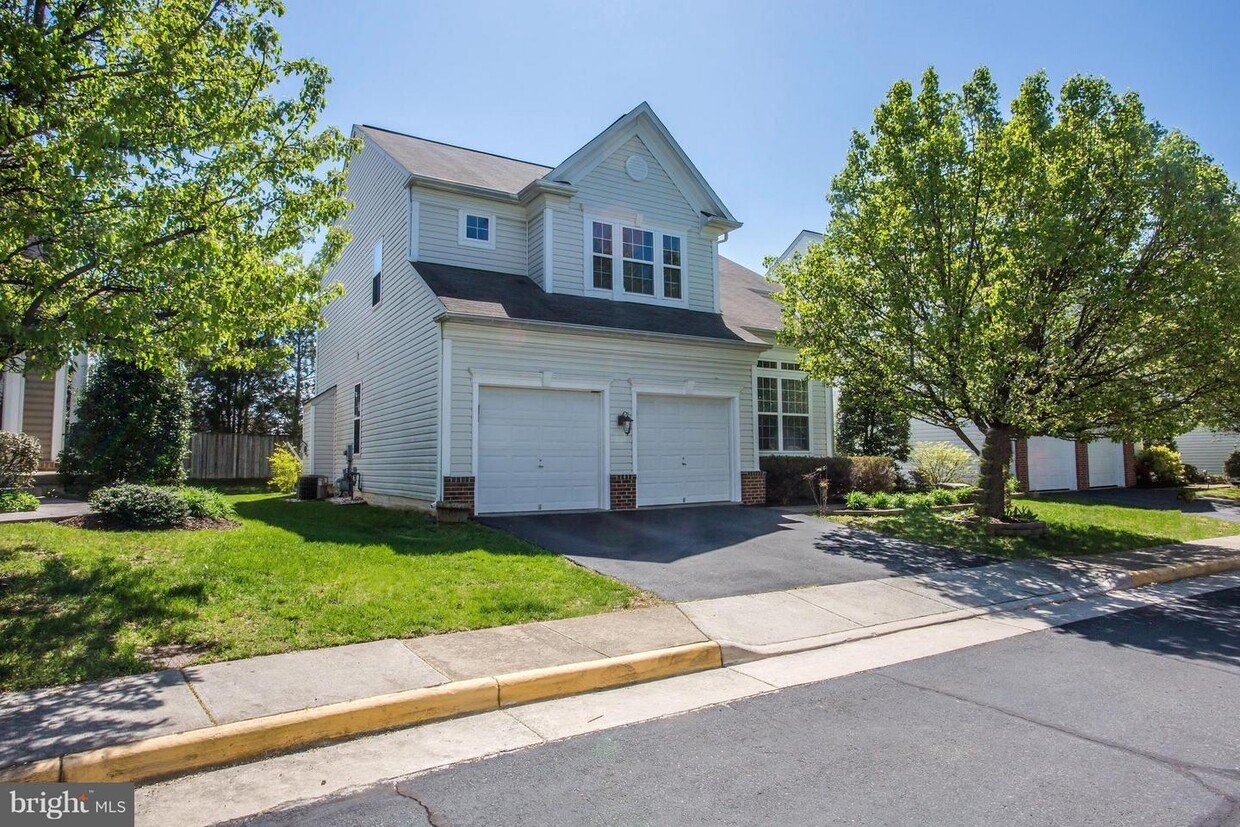 2468 Leyland Ridge Rd, Herndon, VA 20171 House for Rent in Herndon, VA