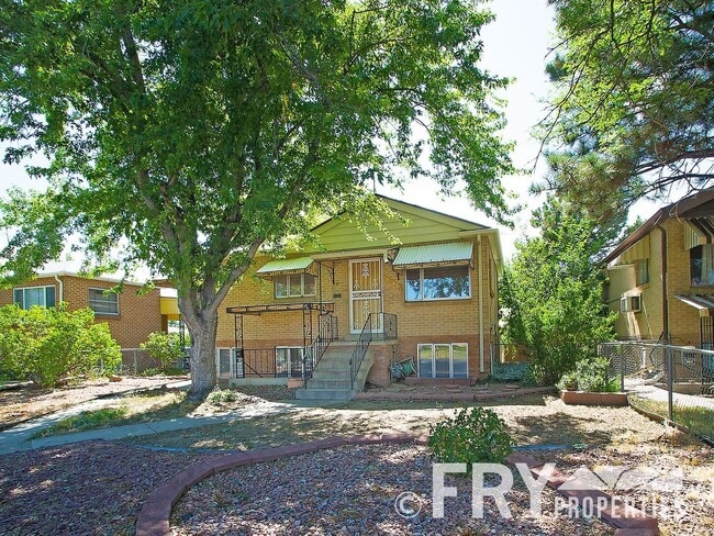 Building Photo - Raised Ranch with Second Kitchen in Prime Location