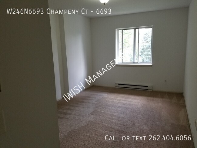 Foto del edificio - W246N6693 Champeny Ct