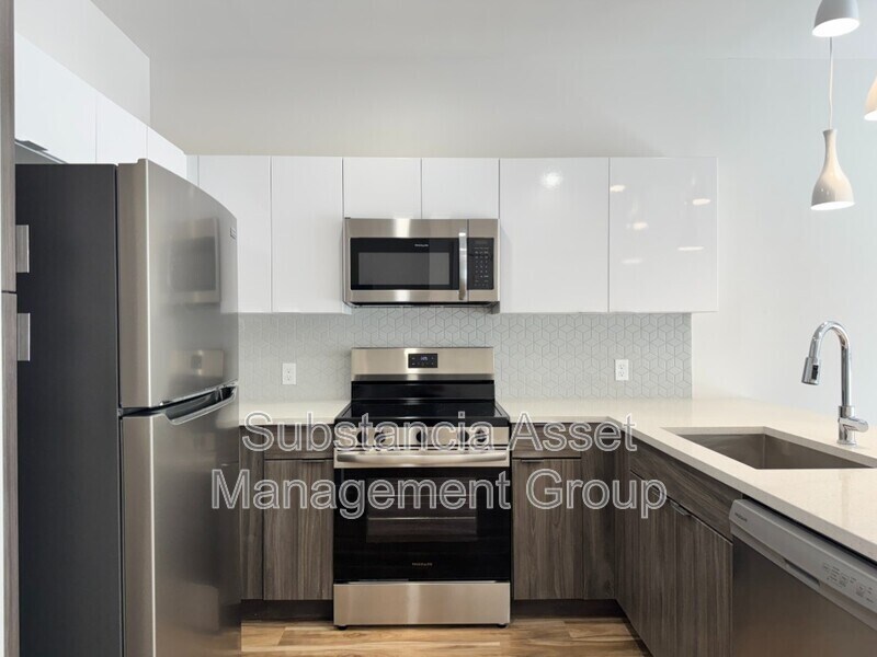 Foto principal - 1641 Midtown Pl