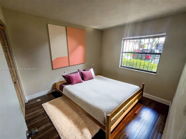 Foto del edificio - 861 Northeast 209th Terrace, North Miami B...