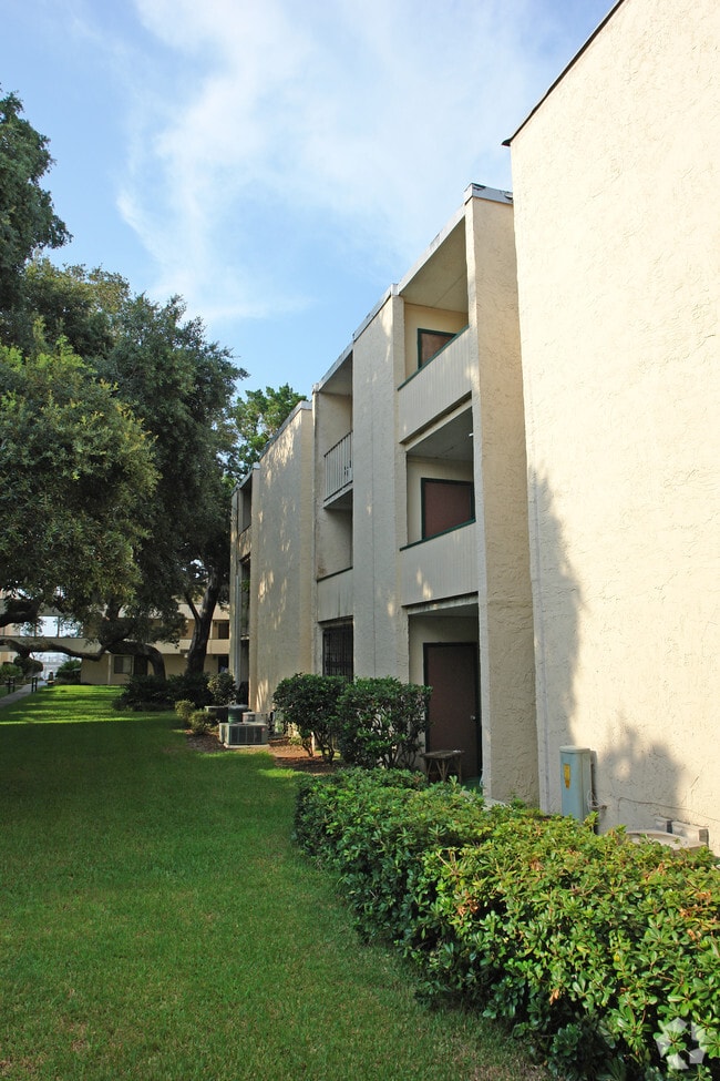 209 W Miracle Strip Pky, Mary Esther, FL 32569 Apartments Mary Esther