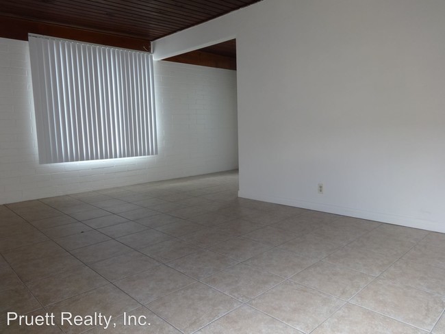 Building Photo - 5162 W Point Loma Blvd