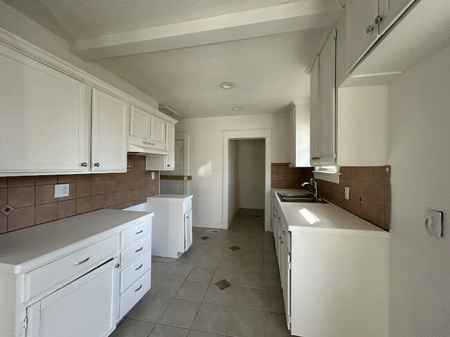 Building Photo - 203 S Hardy Ave