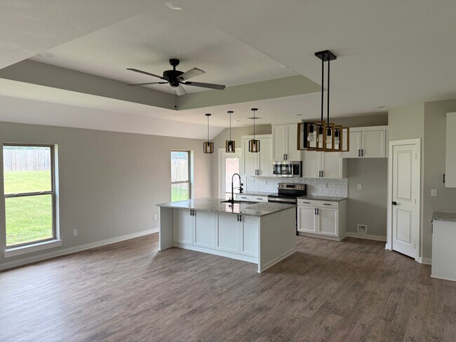 Building Photo - 14008 County Rd 4111