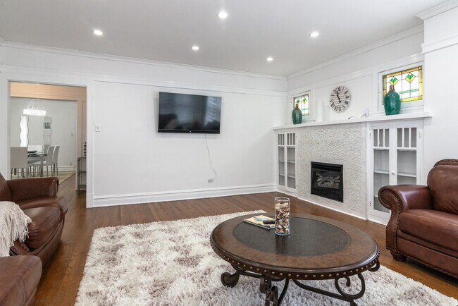 Foto del edificio - 5028 N California Ave