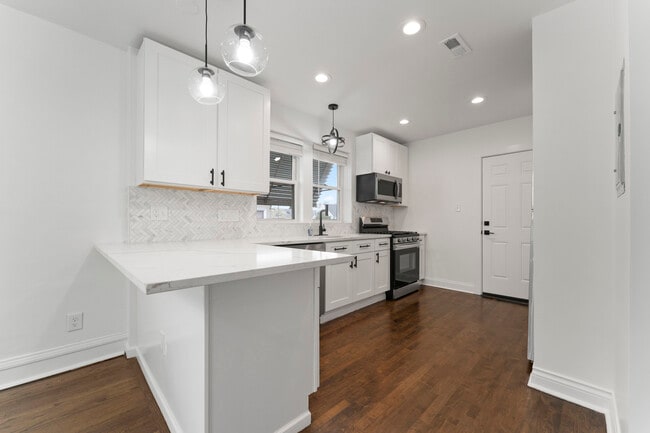 Foto del edificio - 5304 W Cornelia Ave