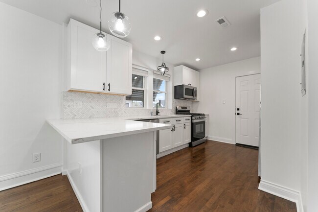Foto del edificio - 5304 W Cornelia Ave