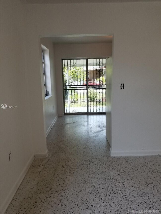 Foto del edificio - 3437 NW 4th St