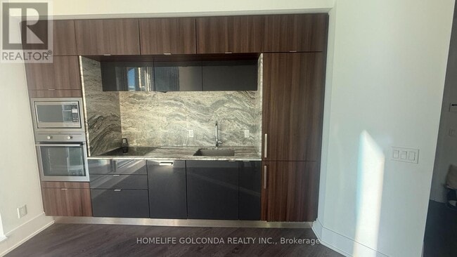 Building Photo - 1 Edgewater Dr