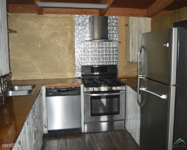 Building Photo - 1 br, 1 bath House - 133 N Main Street